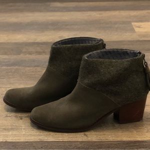 Tom's women's leather/fabric ankle booties sz 8 greenish/gray EUC